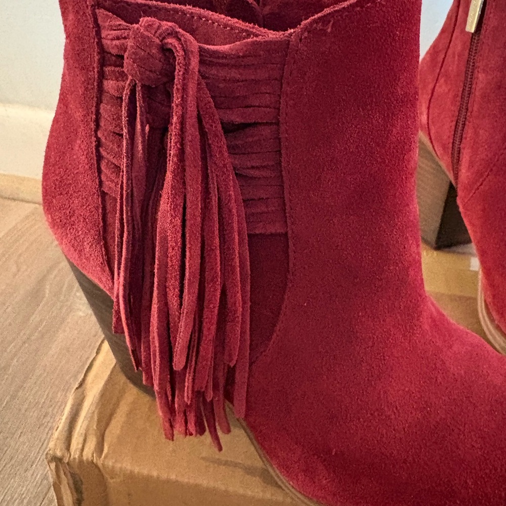 Vince Camuto Red Suede festival Fringe Cowboy Western Ankle Boots size 9.5 - Picture 4 of 5